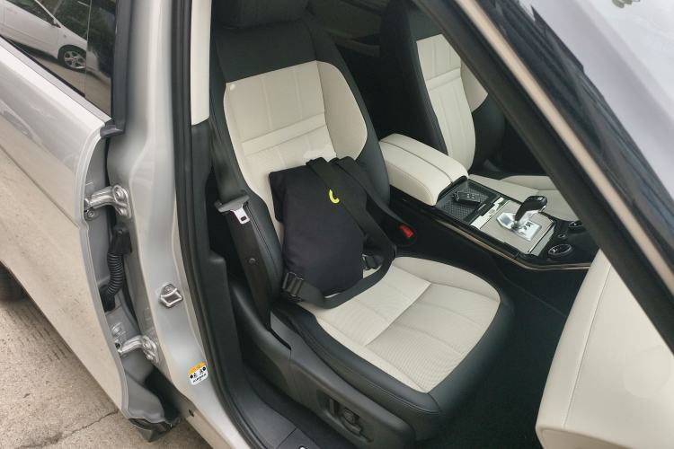 Used Land Rover Range Evoque 2022 Facelifted Aurora L 249 PS R-Dynamic Luxury Edition Right Front Seat