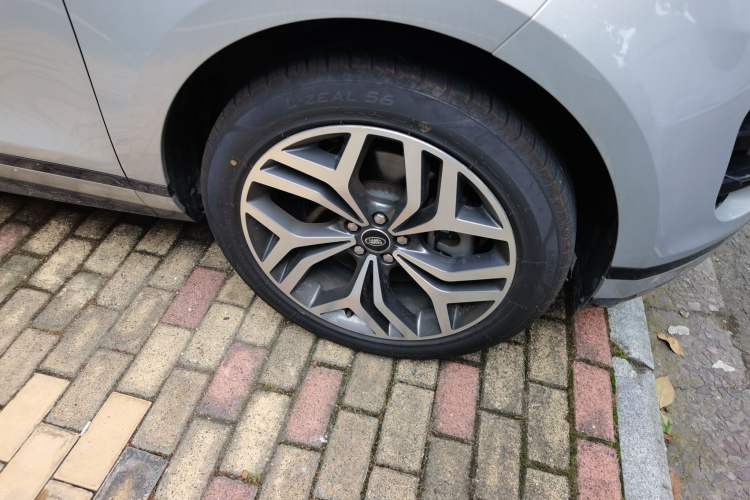 Used Land Rover Range Evoque 2022 Aurora L 249 PS R-Dynamic Luxury Edition Right Front Wheel Hub