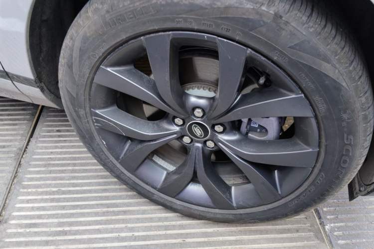 Used Land Rover Range Evoque 2022 Aurora L 249 PS R-Dynamic Collins Antique Bronze Special Edition Right Front Wheel Hub