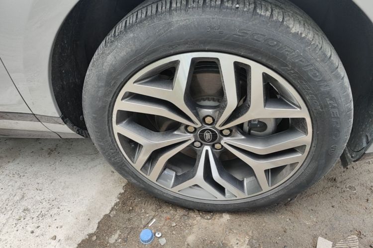 Used Land Rover Range Evoque 2022 Facelifted Aurora L 249 PS R-Dynamic Luxury Edition Right Front Wheel Hub