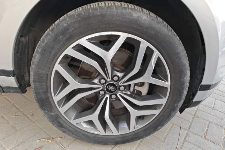 Used Land Rover Range Evoque 2022 Facelifted Aurora L 249 PS R-Dynamic Luxury Edition Right Front Wheel Hub