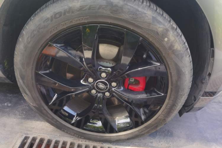 Used Land Rover Range Evoque 2022 Aurora L 249 PS R-Dynamic Collins Antique Bronze Special Edition Right Front Wheel Hub