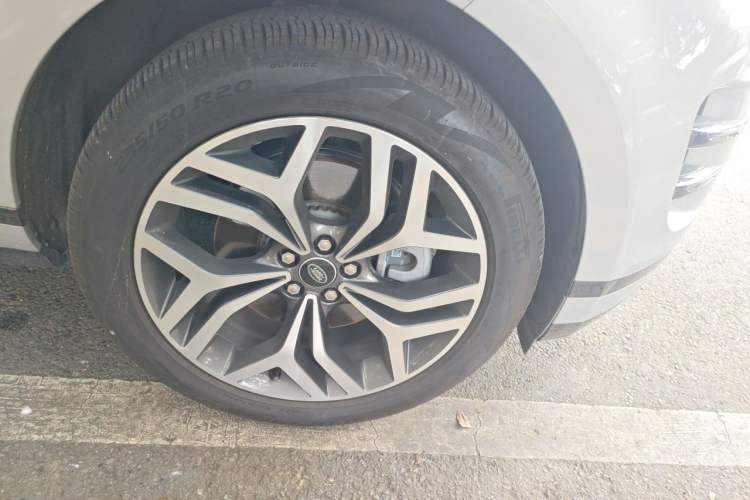 Used Land Rover Range Evoque 2022 Aurora L 249 PS R-Dynamic Luxury Edition Right Front Wheel Hub