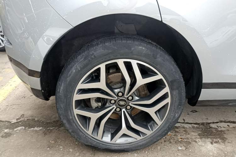 Used Land Rover Range Evoque 2022 Aurora L 249 PS R-Dynamic Luxury Edition Right Rear Wheel Hub
