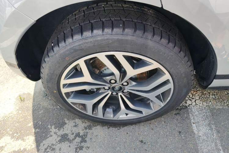 Used Land Rover Range Evoque 2022 Facelifted Aurora L 249 PS R-Dynamic HSE Luxury Edition Right Rear Wheel Hub