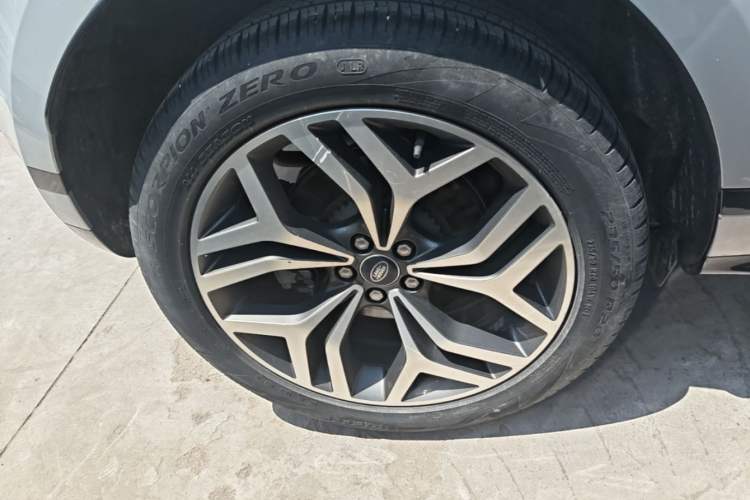 Used Land Rover Range Evoque 2022 Facelifted Aurora L 249 PS R-Dynamic Luxury Edition Right Rear Wheel Hub