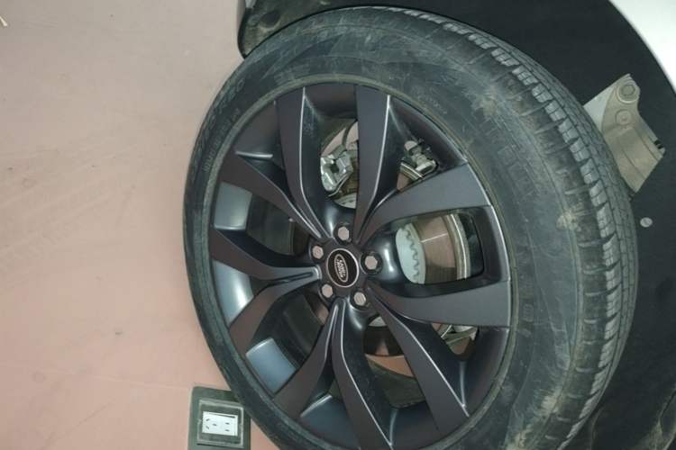 Used Land Rover Range Evoque 2022 Aurora L 249 PS R-Dynamic Collins Antique Bronze Special Edition Right Rear Wheel Hub
