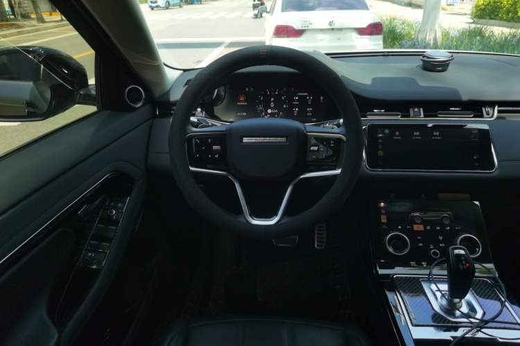 Used Land Rover Range Evoque 2022 Aurora L 249 PS R-Dynamic Collins Antique Bronze Special Edition Steering Wheel