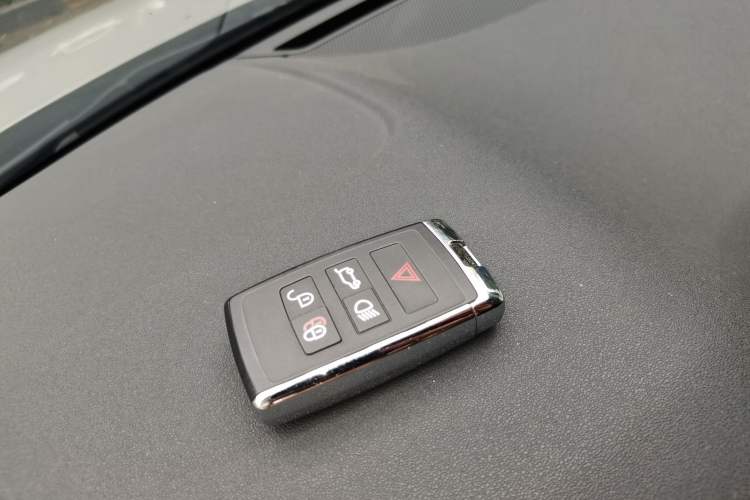 Used Land Rover Range Evoque 2022 Aurora L 249 PS R-Dynamic Luxury Edition Vehicle Key