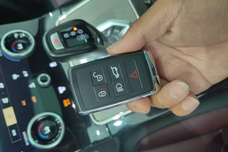 Used Land Rover Range Evoque 2022 Aurora L 249 PS R-Dynamic Luxury Edition Vehicle Key