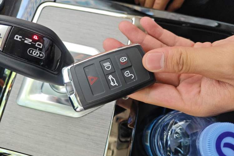 Used Land Rover Range Evoque 2022 Facelifted Aurora L 249 PS R-Dynamic Luxury Edition Vehicle Key