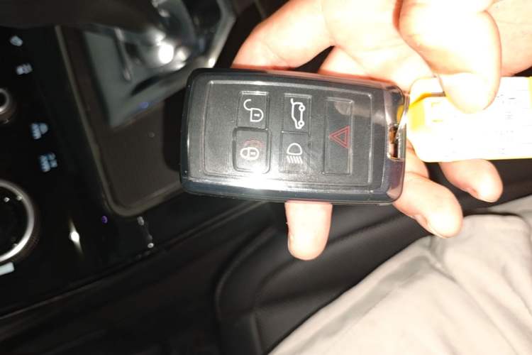 Used Land Rover Range Evoque 2022 Aurora L 249 PS R-Dynamic Collins Antique Bronze Special Edition Vehicle Key