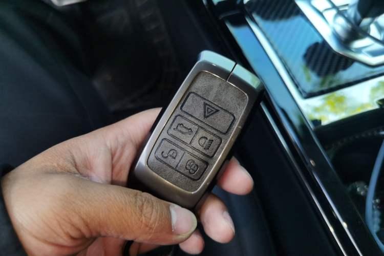 Used Land Rover Range Evoque 2022 Aurora L 249 PS R-Dynamic Collins Antique Bronze Special Edition Vehicle Key