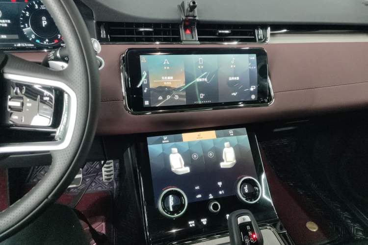 Used Land Rover Range Evoque 2022 Aurora L 249 PS R-Dynamic Luxury Edition Audio And AC Panel