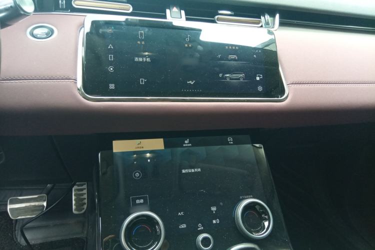 Used Land Rover Range Evoque 2022 Aurora L 249 PS R-Dynamic Luxury Edition Audio And AC Panel
