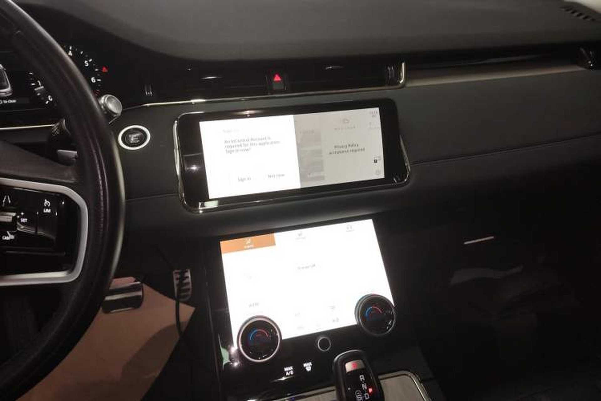 Used Land Rover Range Evoque 2022 Facelifted Aurora L 249 PS R-Dynamic Luxury Edition Audio And AC Panel