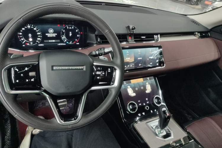 Used Land Rover Range Evoque 2022 Aurora L 249 PS R-Dynamic Luxury Edition Center Console
