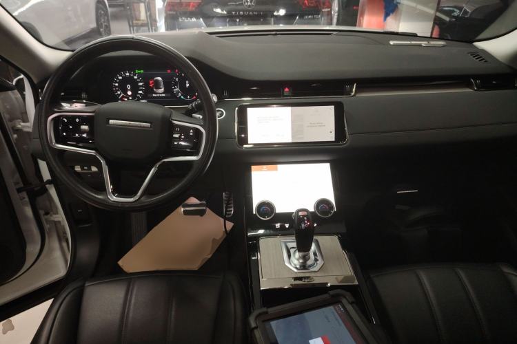Used Land Rover Range Evoque 2022 Facelifted Aurora L 249 PS R-Dynamic Luxury Edition Center Console