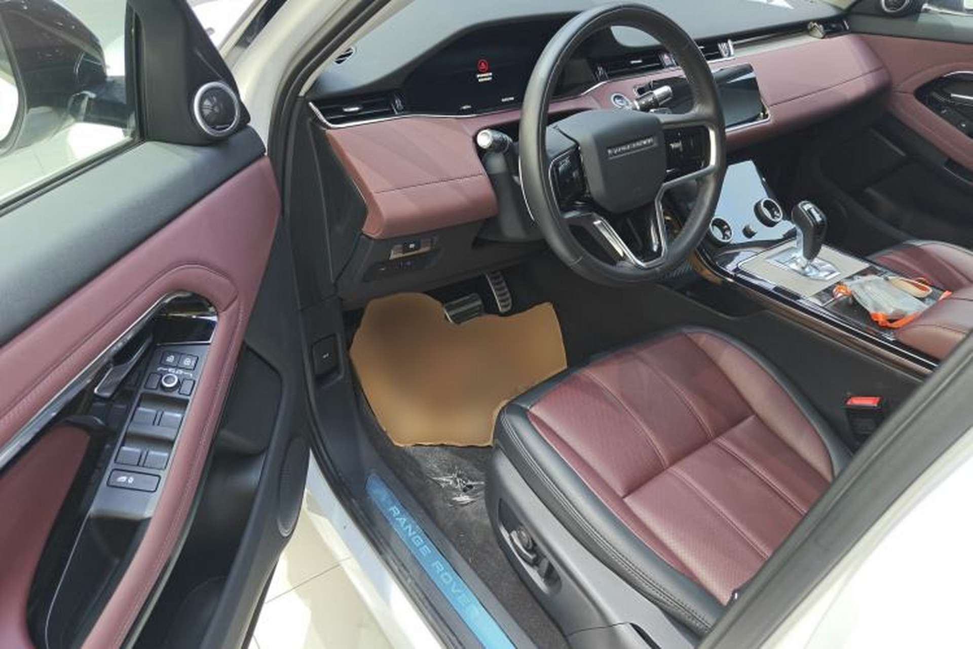 Used Land Rover Range Evoque 2022 Aurora L 249 PS R-Dynamic Luxury Edition Driver Seat