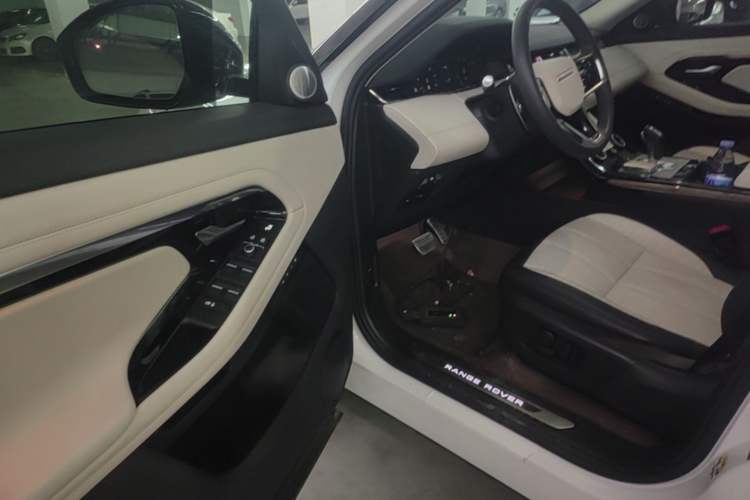 Used Land Rover Range Evoque 2022 Range Rover L 249 PS R-Dynamic HSE Luxury Edition Driver Seat