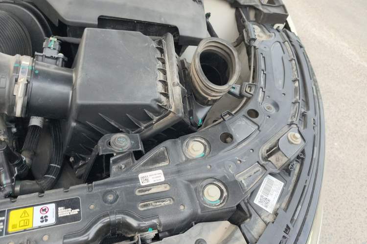 Used Land Rover Range Evoque 2022 Aurora L 249 PS R-Dynamic Luxury Edition Engine Bay Left
