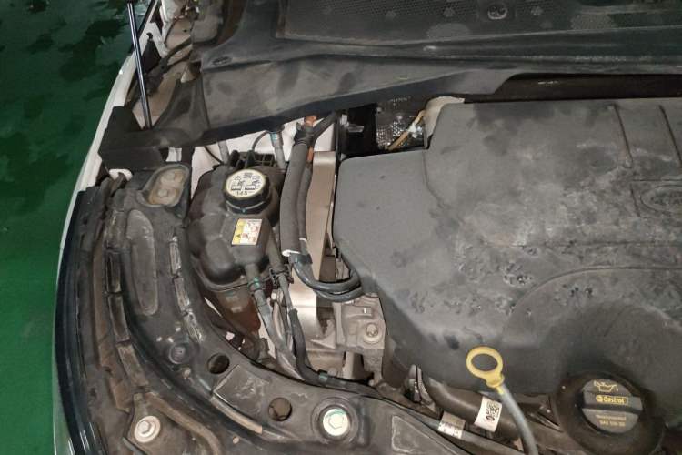 Used Land Rover Range Evoque 2022 Facelifted Aurora L 249 PS R-Dynamic Luxury Edition Engine Bay Right