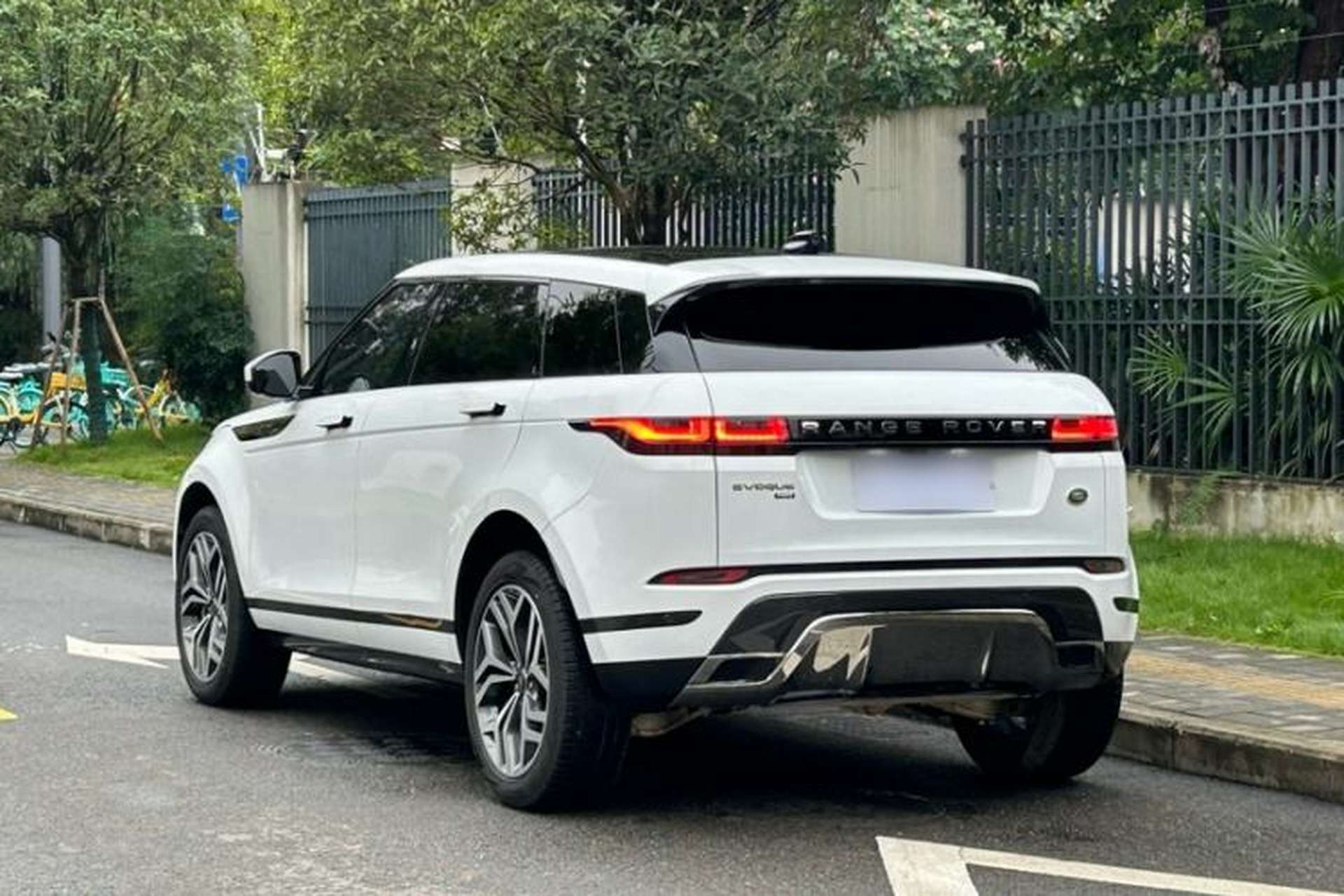 Used Land Rover Range Evoque 2022 Aurora L 249 PS R-Dynamic Luxury Edition Exterior 10