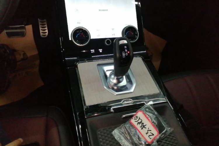 Used Land Rover Range Evoque 2022 Facelifted Aurora L 249 PS R-Dynamic Luxury Edition Gear Lever