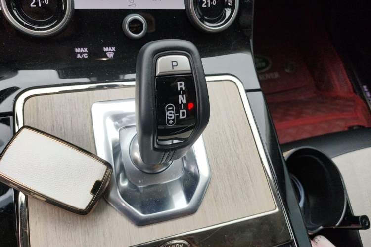Used Land Rover Range Evoque 2022 Range Rover L 249 PS R-Dynamic HSE Luxury Edition Gear Lever