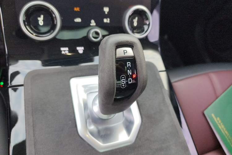 Used Land Rover Range Evoque 2022 Aurora L 249 PS R-Dynamic Luxury Edition Gear Lever
