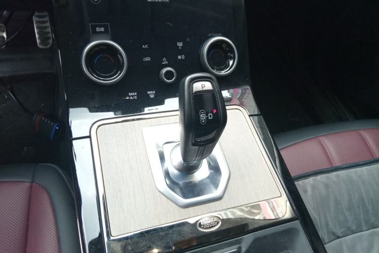 Used Land Rover Range Evoque 2022 Aurora L 249 PS R-Dynamic Luxury Edition Gear Lever
