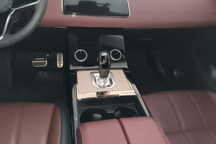 Used Land Rover Range Evoque 2022 Aurora L 249 PS R-Dynamic Luxury Edition Gear Lever