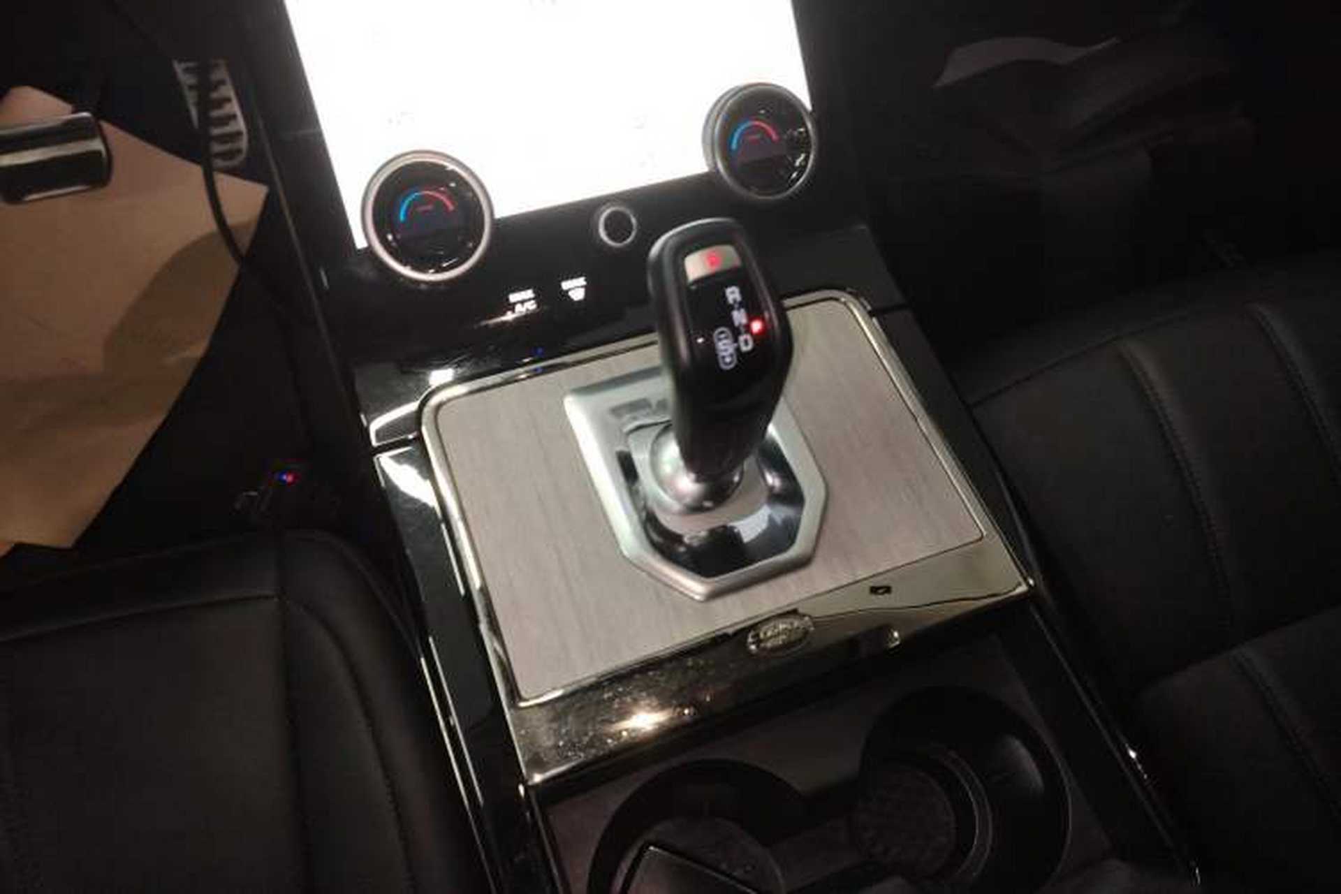 Used Land Rover Range Evoque 2022 Facelifted Aurora L 249 PS R-Dynamic Luxury Edition Gear Lever