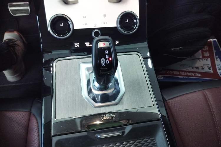 Used Land Rover Range Evoque 2022 Facelifted Aurora L 249 PS R-Dynamic Luxury Edition Gear Lever
