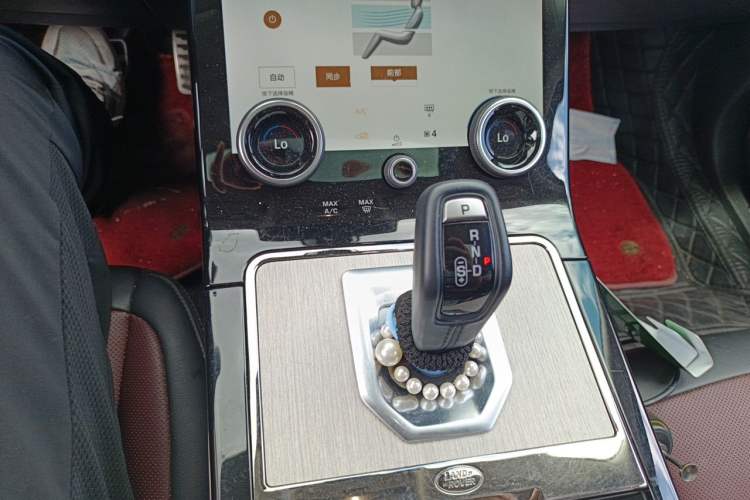 Used Land Rover Range Evoque 2022 Facelifted Aurora L 249 PS R-Dynamic Luxury Edition Gear Lever