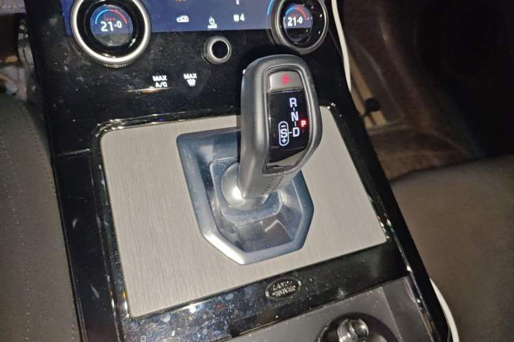 Used Land Rover Range Evoque 2022 Facelifted Aurora L 249 PS R-Dynamic Luxury Edition Gear Lever