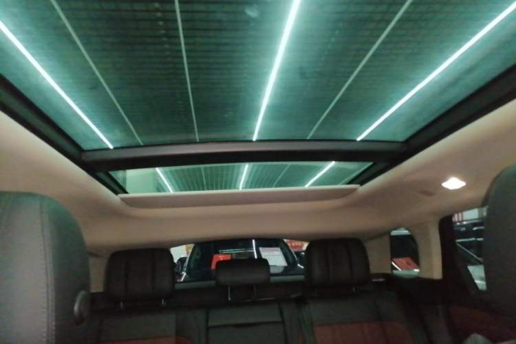 Used Land Rover Range Evoque 2022 Facelifted Aurora L 249 PS R-Dynamic Luxury Edition Headliner