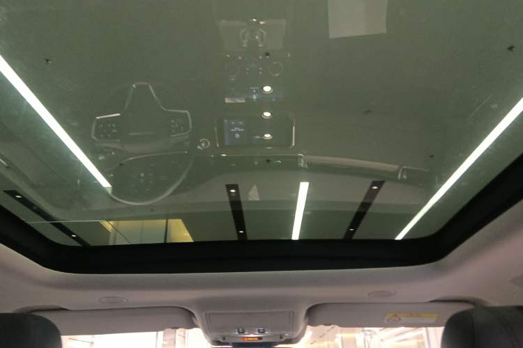 Used Land Rover Range Evoque 2022 Facelifted Aurora L 249 PS R-Dynamic Luxury Edition Headliner