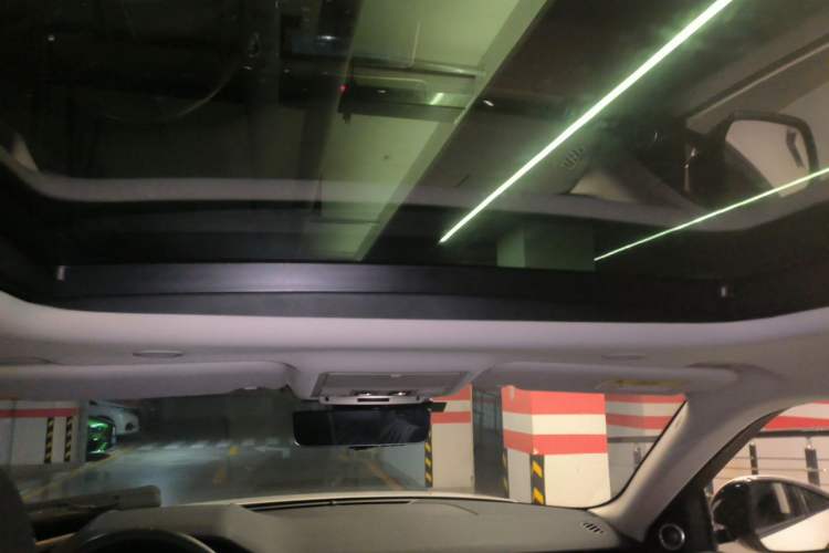 Used Land Rover Range Evoque 2022 Aurora L 249 PS R-Dynamic Luxury Edition Headliner