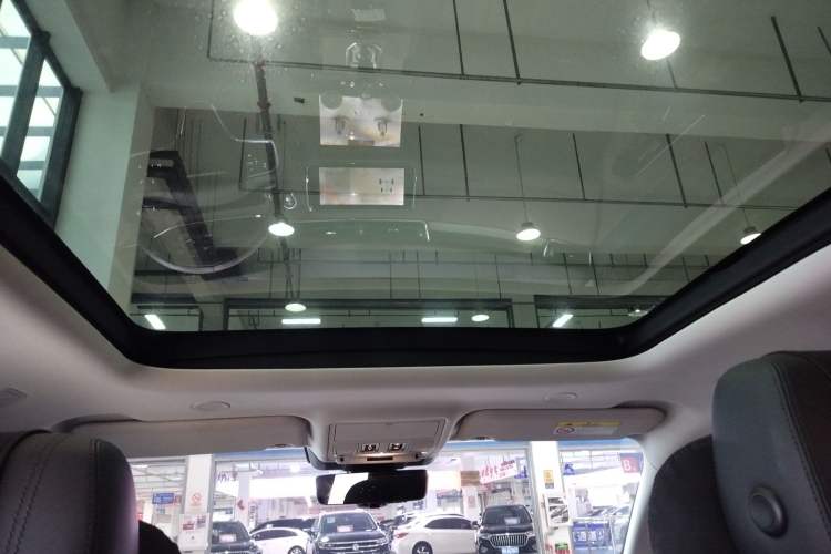 Used Land Rover Range Evoque 2022 Facelifted Aurora L 249 PS R-Dynamic Luxury Edition Headliner
