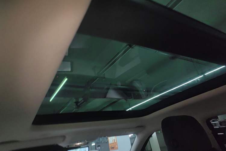 Used Land Rover Range Evoque 2022 Range Rover L 249 PS R-Dynamic HSE Luxury Edition Headliner