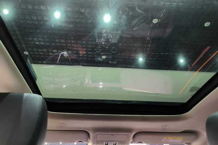 Used Land Rover Range Evoque 2022 Facelifted Aurora L 249 PS R-Dynamic Luxury Edition Headliner