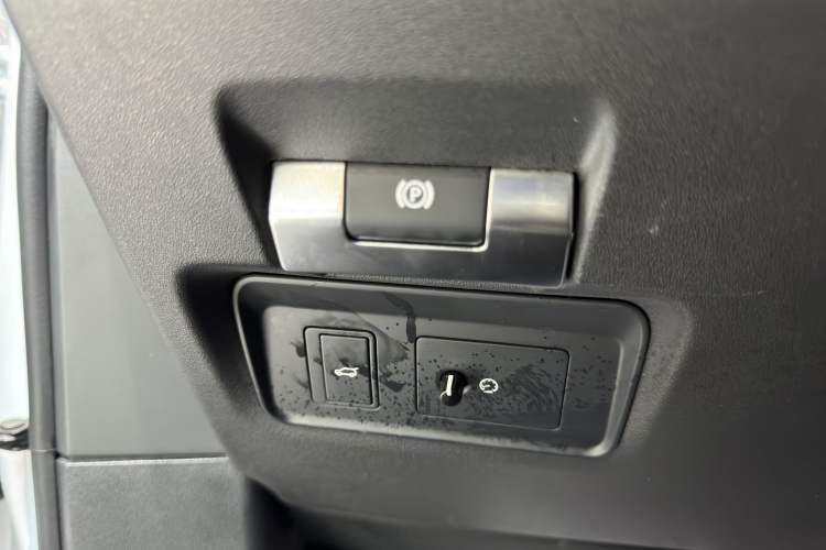 Used Land Rover Range Evoque 2022 Aurora L 249 PS R-Dynamic Luxury Edition Interior 1