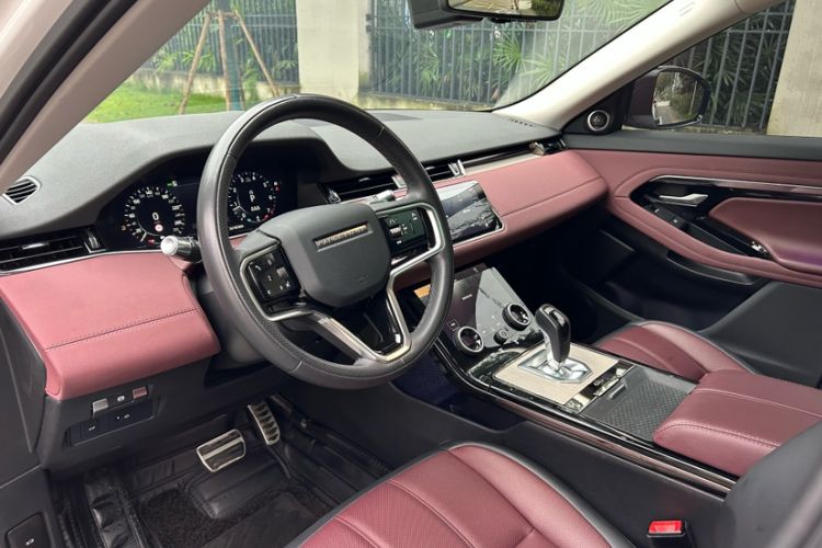 Used Land Rover Range Evoque 2022 Aurora L 249 PS R-Dynamic Luxury Edition Interior 1