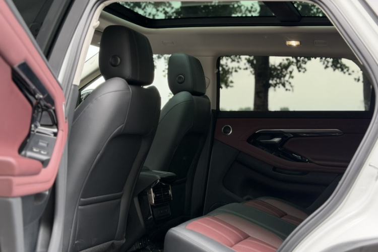 Used Land Rover Range Evoque 2022 Aurora L 249 PS R-Dynamic Luxury Edition Interior 1