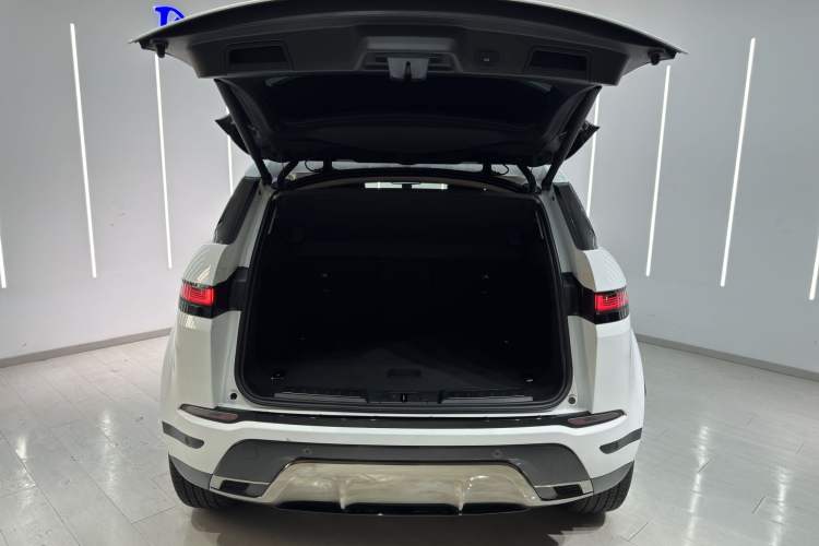 Used Land Rover Range Evoque 2022 Aurora L 249 PS R-Dynamic Luxury Edition Interior 10