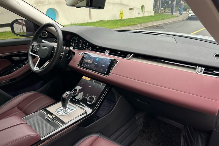 Used Land Rover Range Evoque 2022 Aurora L 249 PS R-Dynamic Luxury Edition Interior 10