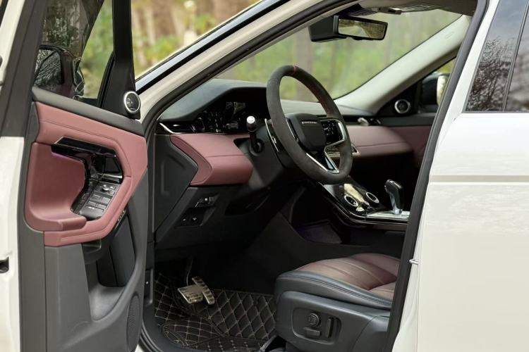 Used Land Rover Range Evoque 2022 Aurora L 249 PS R-Dynamic Luxury Edition Interior 10