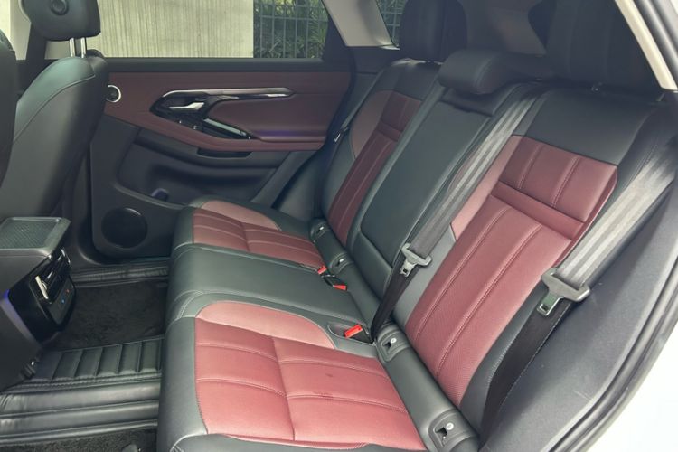 Used Land Rover Range Evoque 2022 Aurora L 249 PS R-Dynamic Luxury Edition Interior 14
