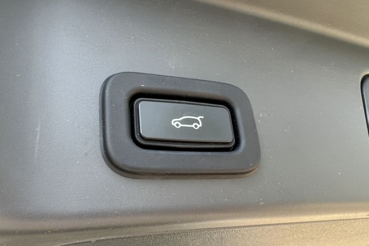 Used Land Rover Range Evoque 2022 Facelifted Aurora L 249 PS R-Dynamic Luxury Edition Interior 2